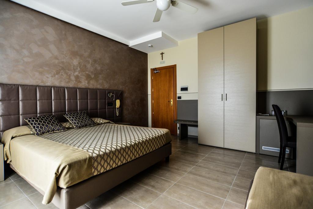 Hotel Sorriso Toscolano Maderno Dış mekan fotoğraf