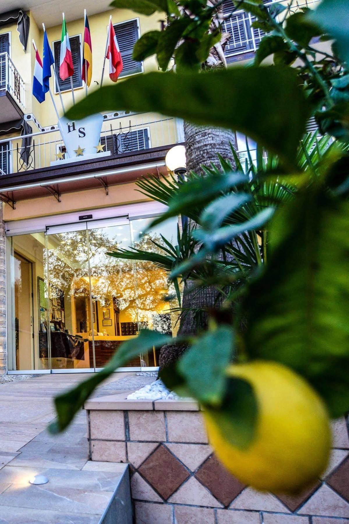 Hotel Sorriso Toscolano Maderno Dış mekan fotoğraf