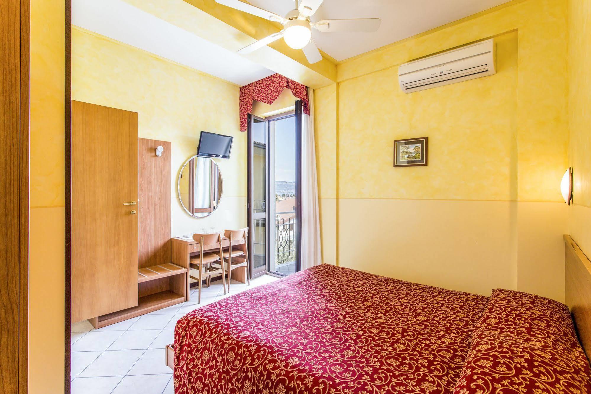 Hotel Sorriso Toscolano Maderno Dış mekan fotoğraf