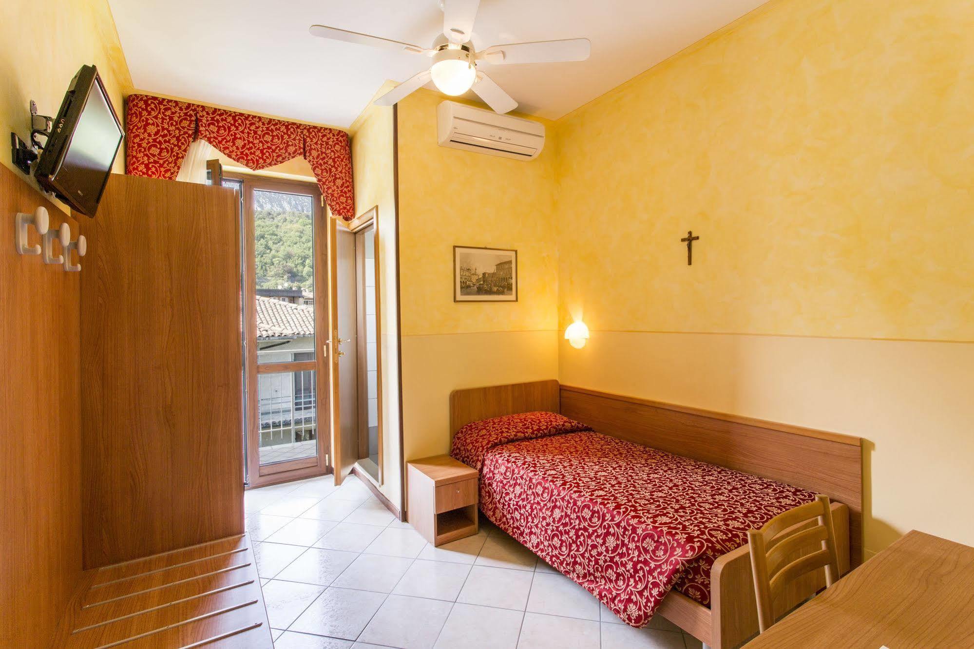 Hotel Sorriso Toscolano Maderno Dış mekan fotoğraf