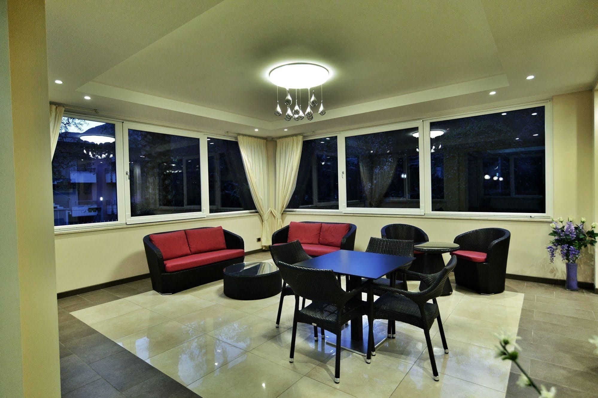 Hotel Sorriso Toscolano Maderno Dış mekan fotoğraf
