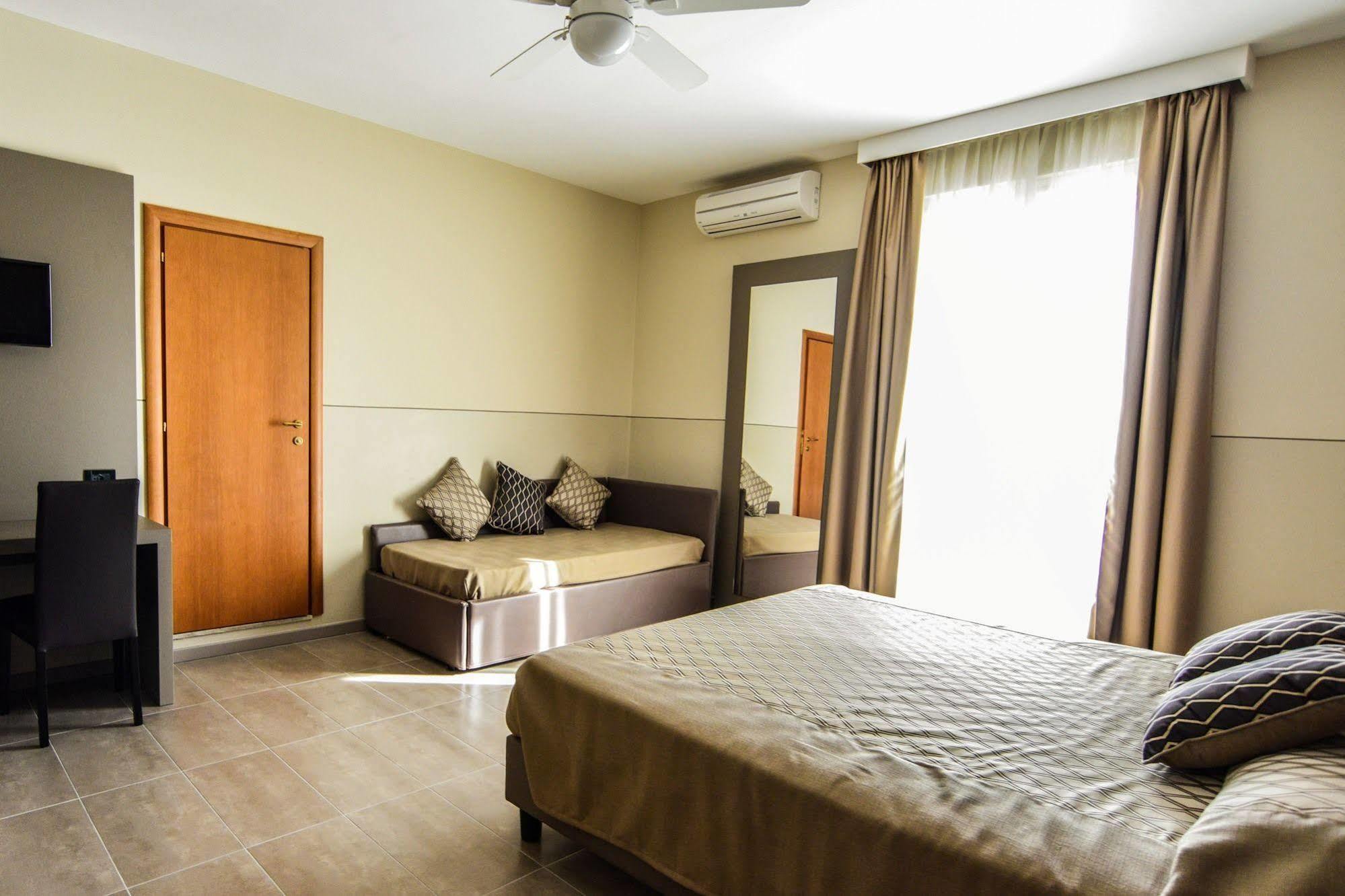 Hotel Sorriso Toscolano Maderno Dış mekan fotoğraf