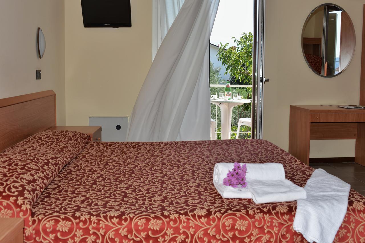 Hotel Sorriso Toscolano Maderno Dış mekan fotoğraf
